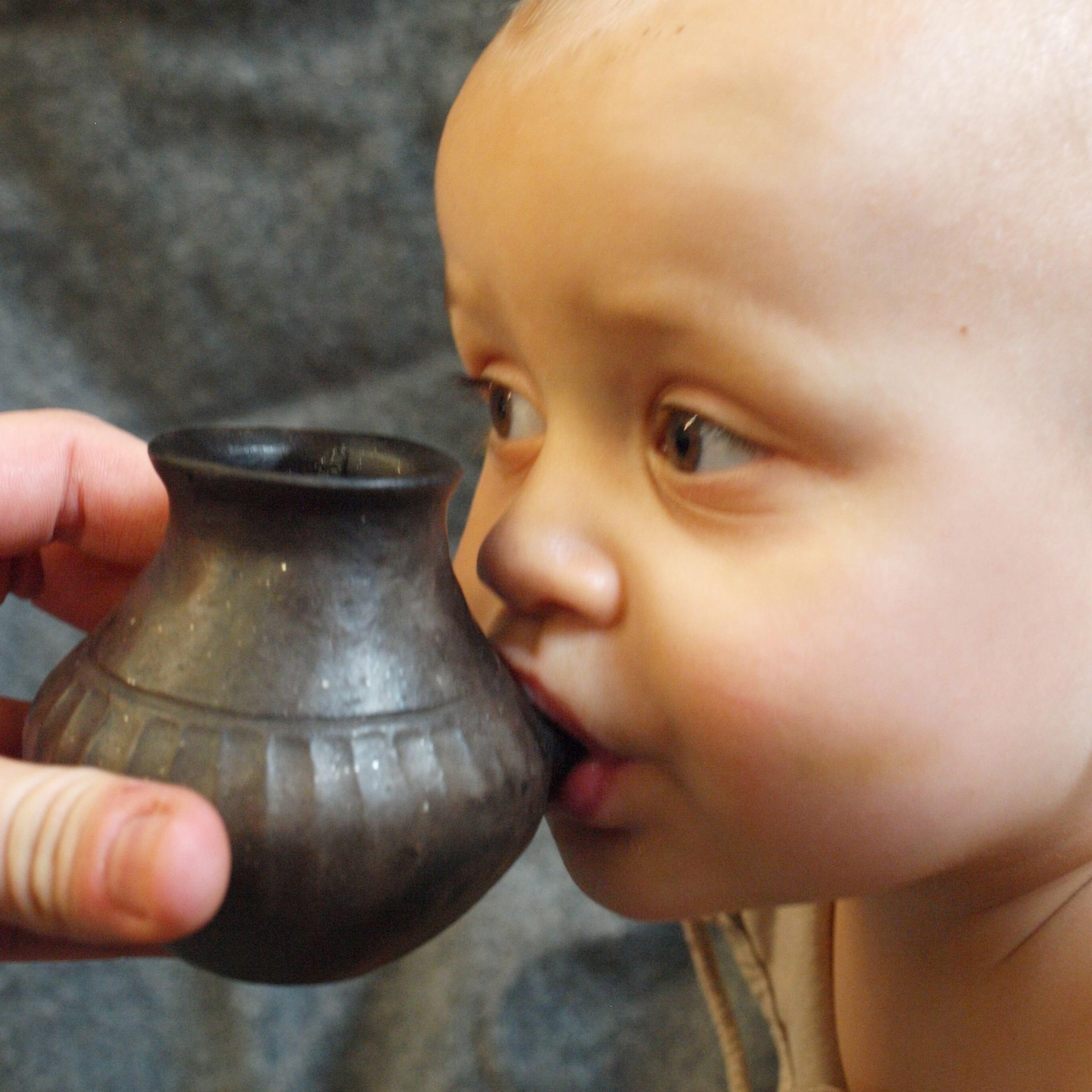 Archäologischer Fund: prähistorische Babys fütterten Tiermilch in Flaschen