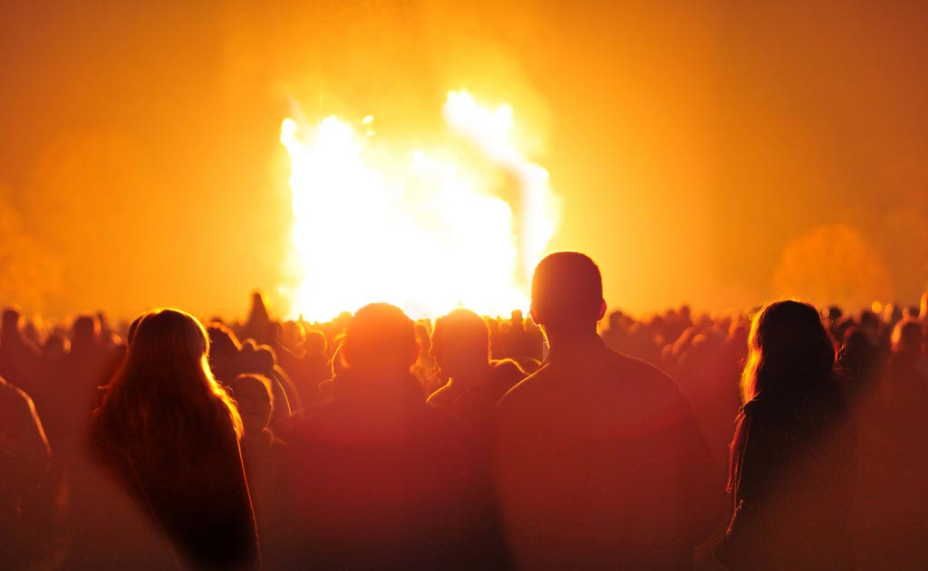 Die brennende Frage der Nachtverschmutzung des Lagerfeueres