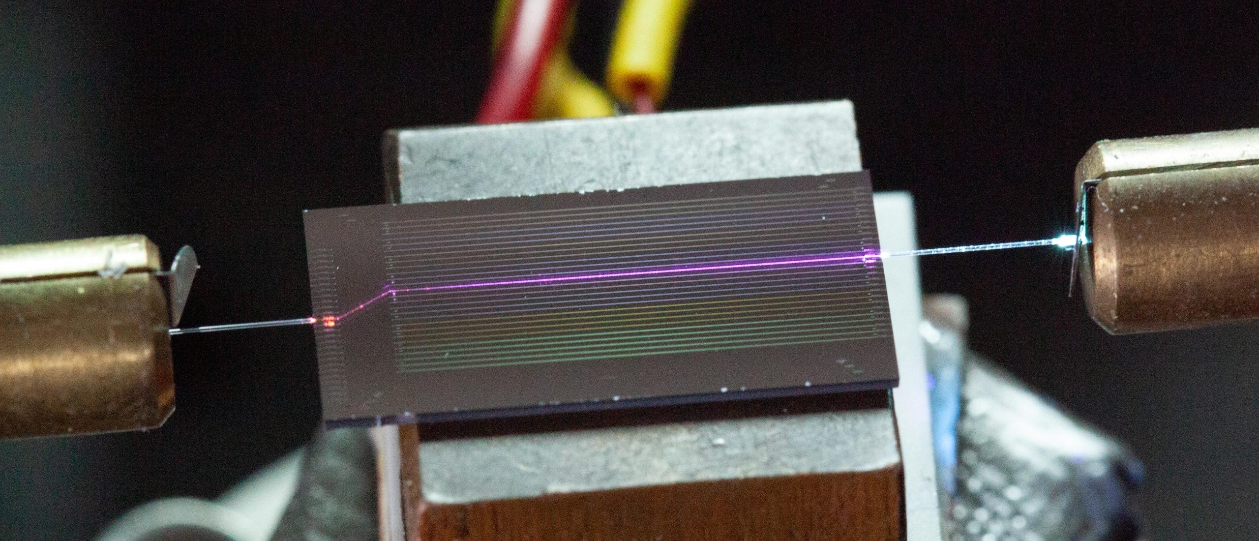 Harvard-Durchbruch bringt leistungsstarke UV-Lichtquellen auf einen Chip