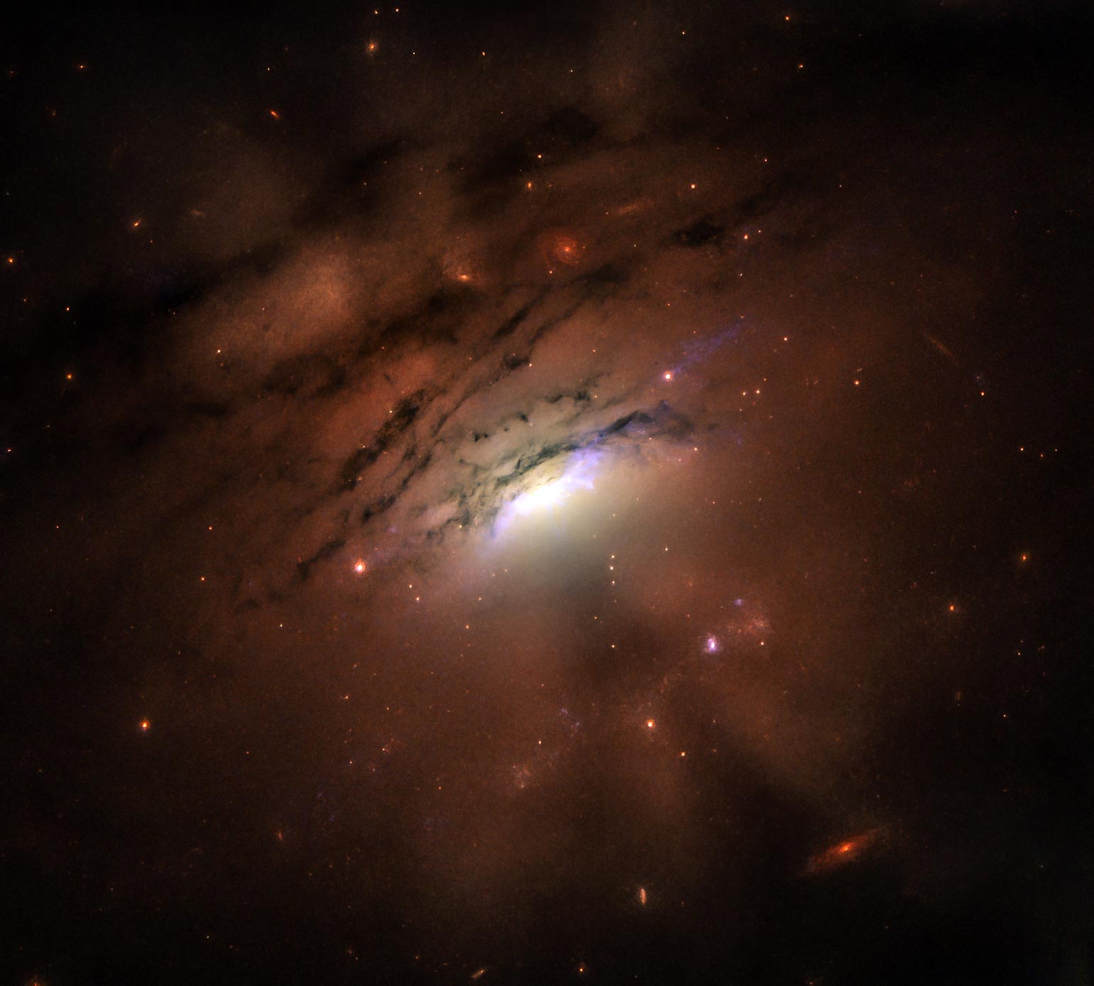 Der Staubring von Supermassive Black Loch kann Schatten aus dem Herzen einer Galaxie werfen