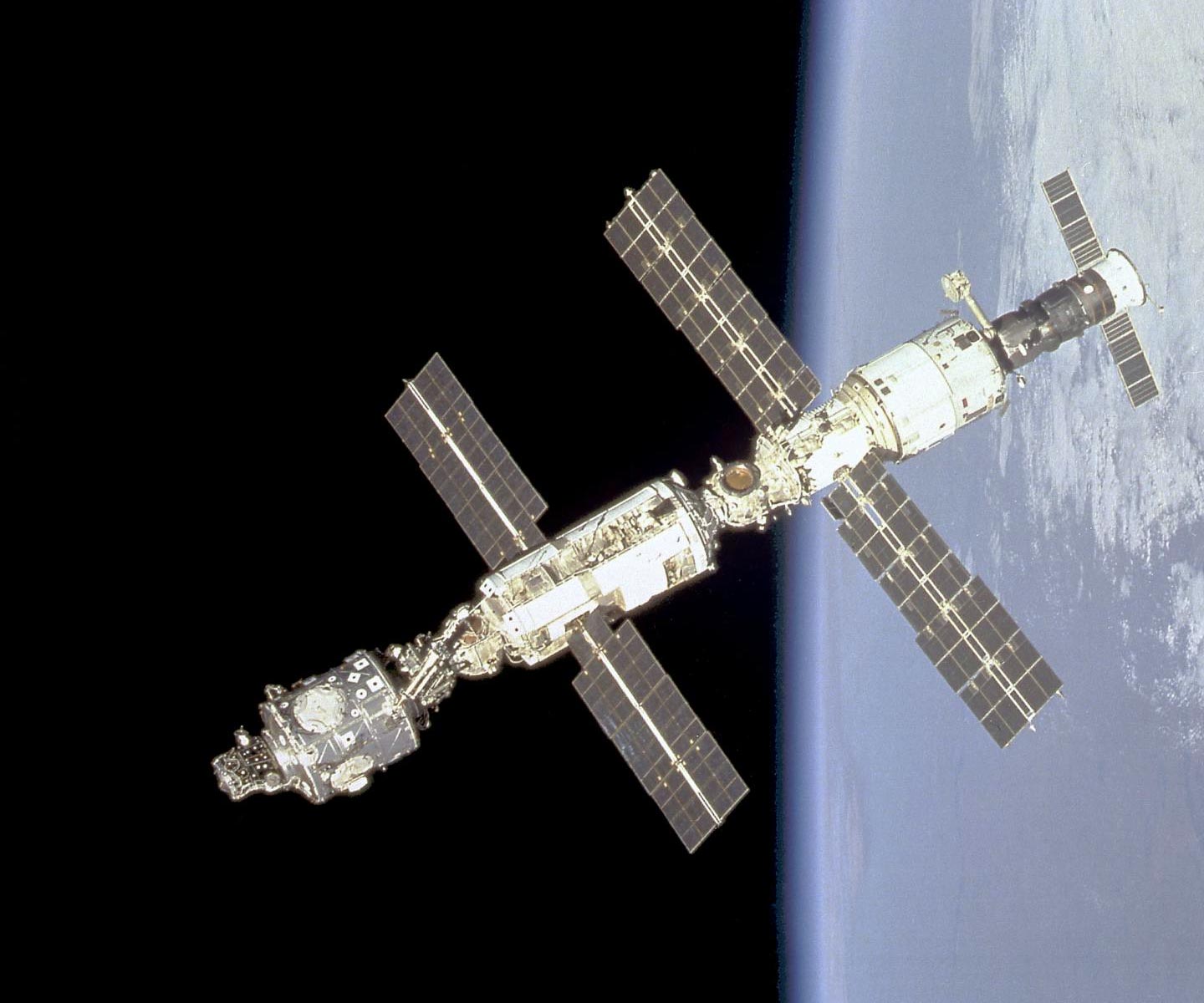 Raumflugmedizinisches Risiko über 200 Meilen über der Erde: Astronaut hat Blutgerinnsel in Halsvene