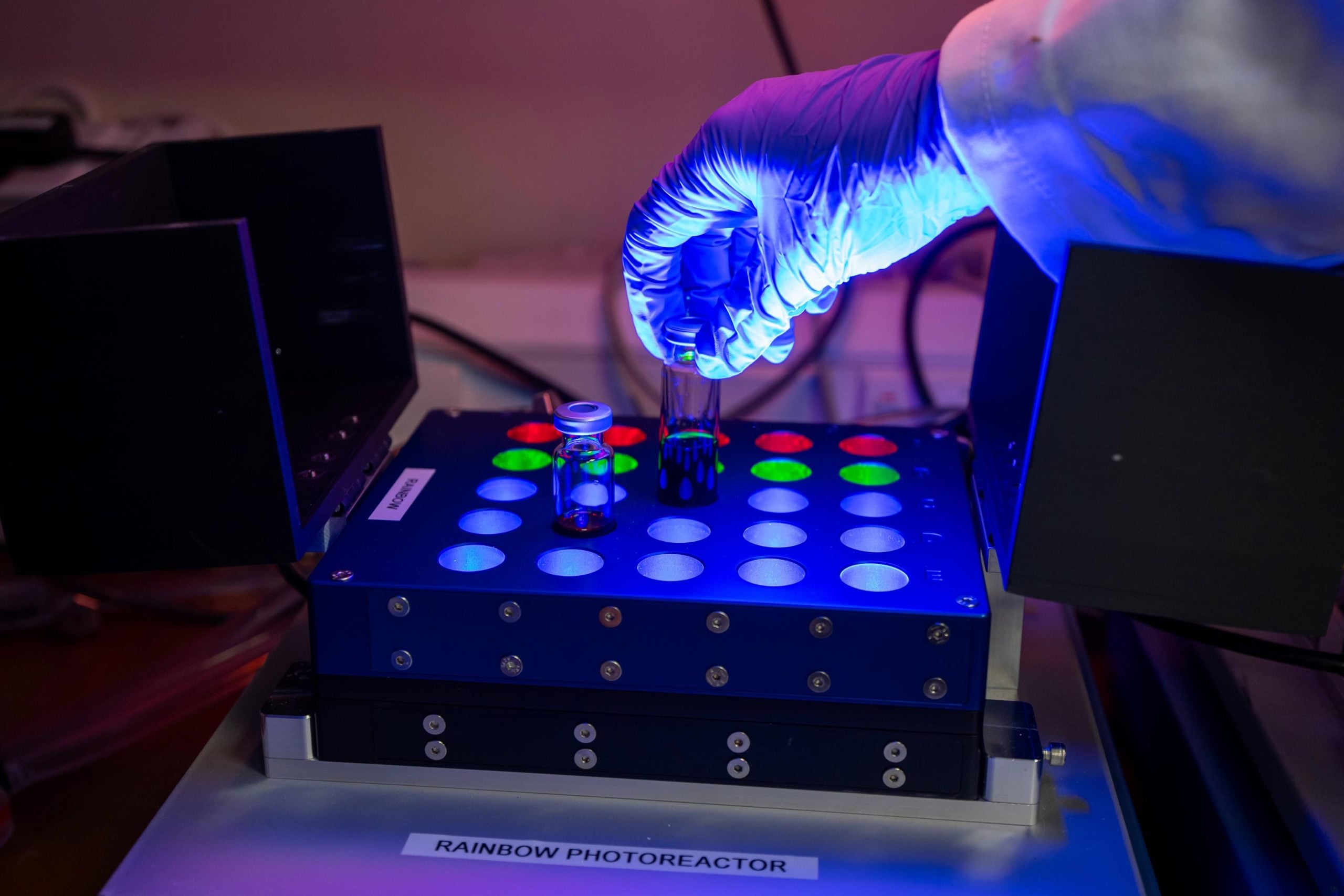 Ein Fehler im Cambridge-Labor enthüllt eine leistungsstarke neue Möglichkeit, Arzneimittelmoleküle zu modifizieren