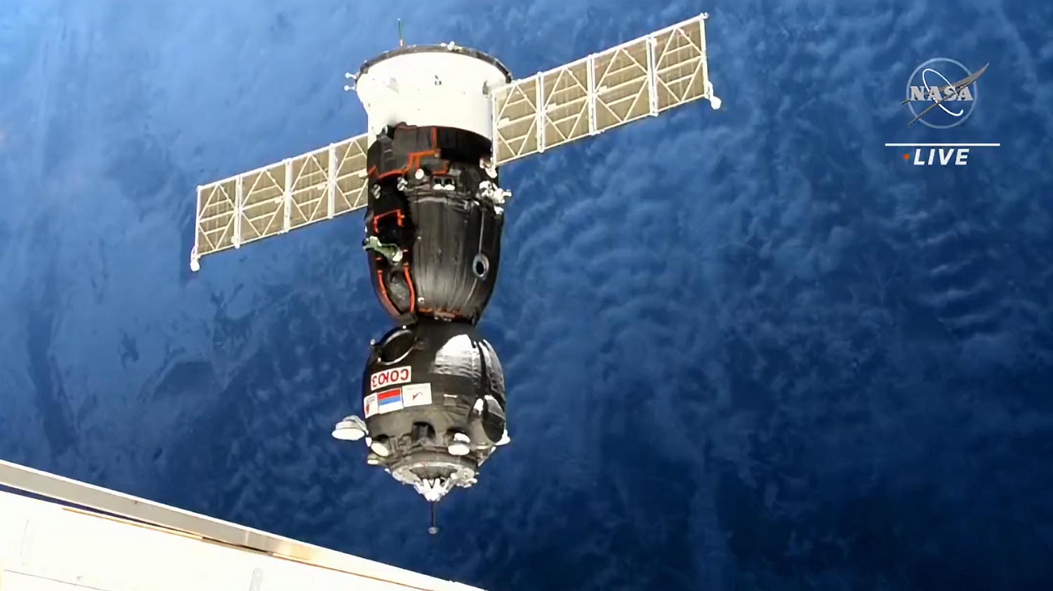 Russischer Ersatz Sojuz Raumschiff an der Raumstation Docks an der Raumstation