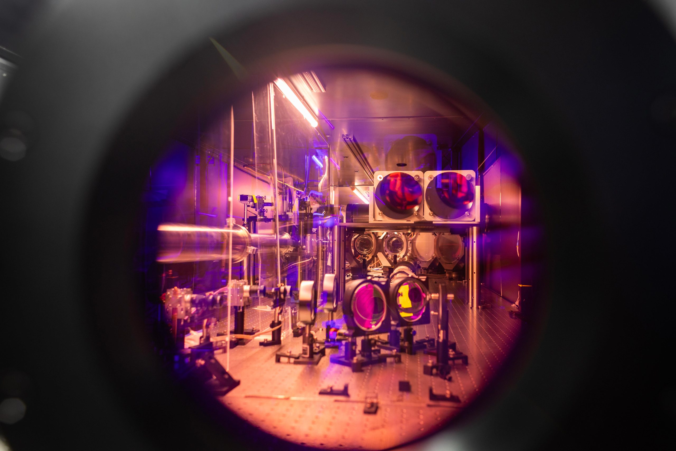 Amerikas mächtigste Laser-Laser feuert seinen ersten 2-Petawatt-Schuss ab